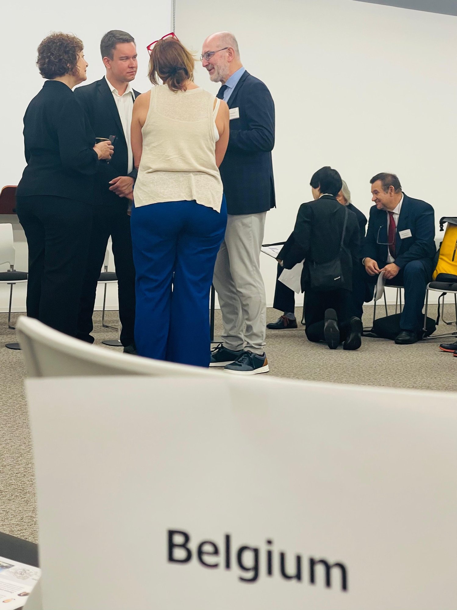 1930b858-9d8b-403b-9c07-5caec555362a