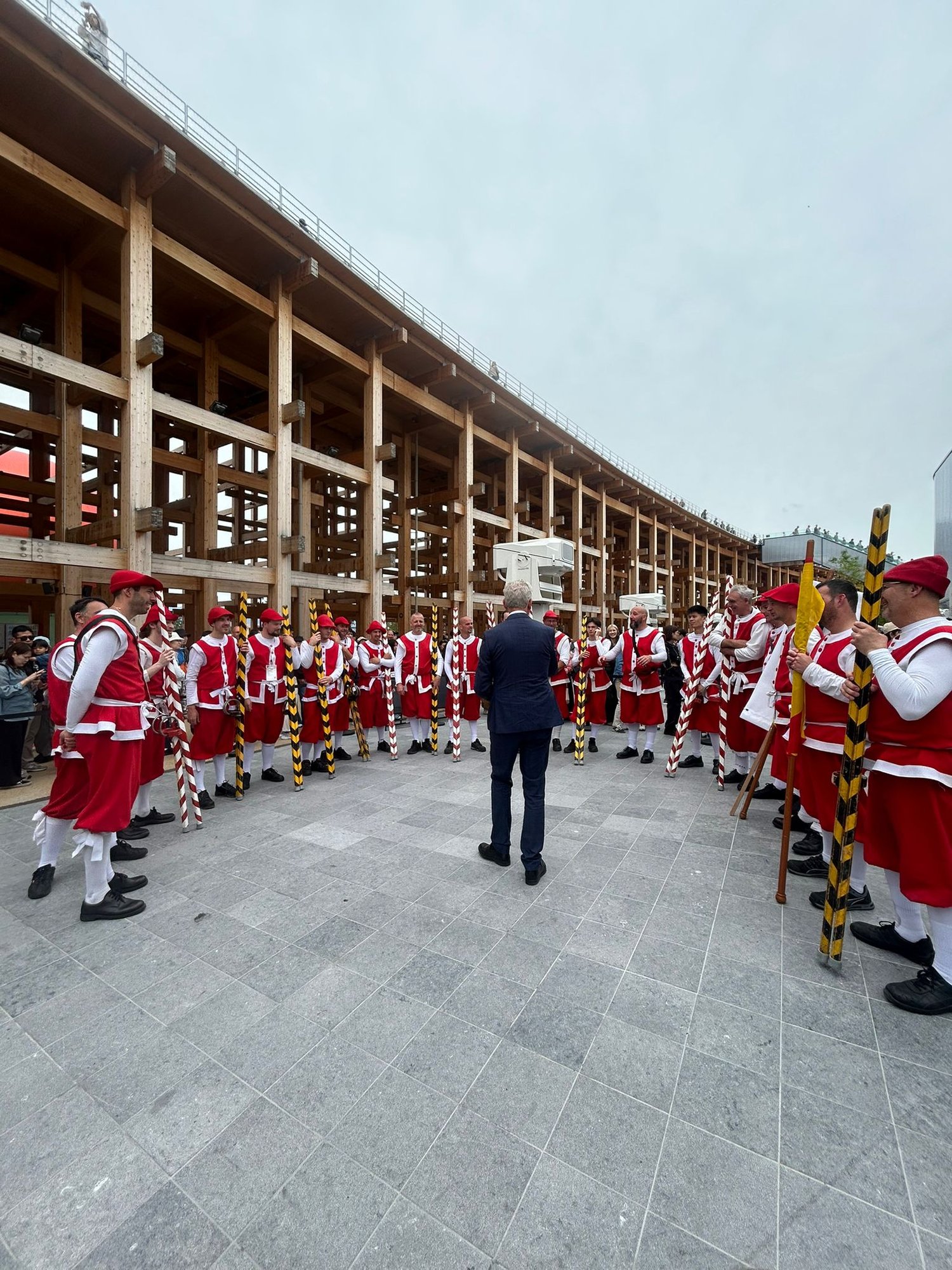 4e6537ee-4395-4043-9e55-68c6e70083d4