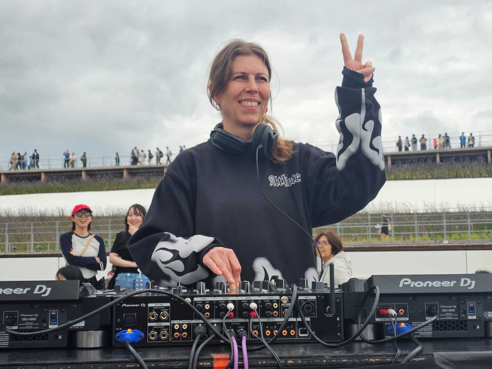 83aed27c-60a4-4ce6-b14d-61522cb2e11b-1